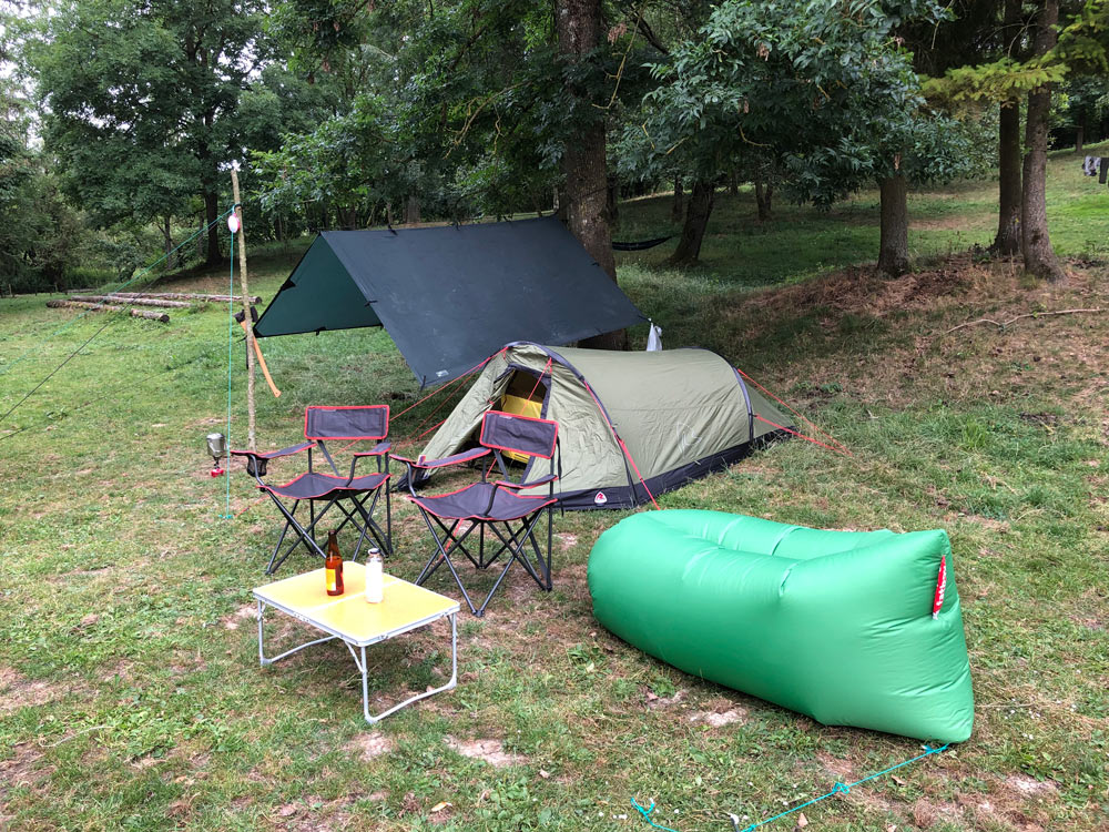camping pitch tent